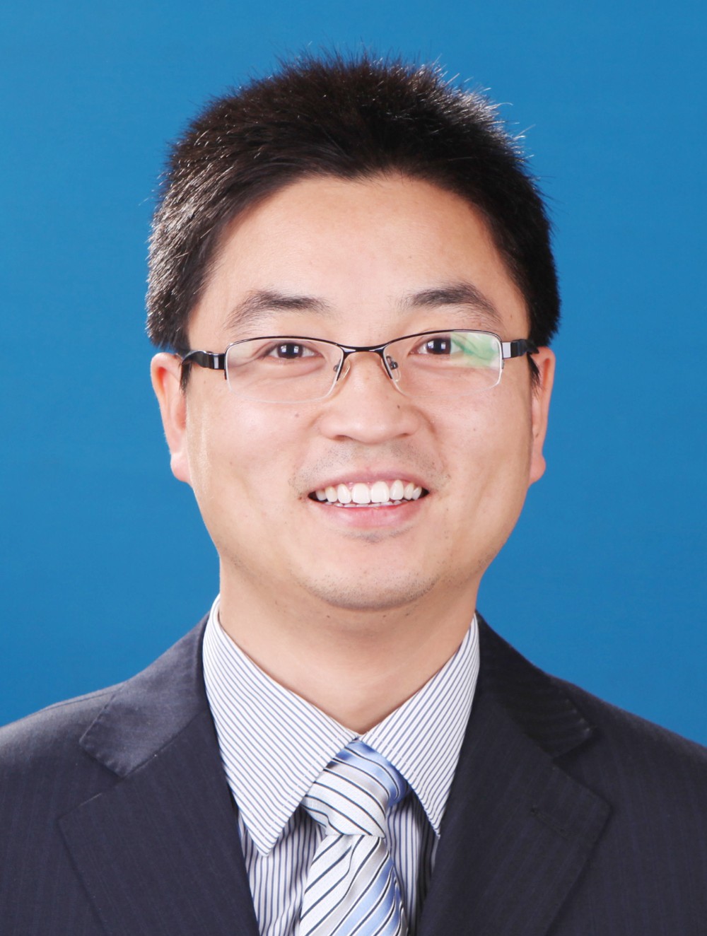 吕春华