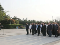 清明祭英烈 医心铸忠魂——南京医科大学附属泰州人民医院领导班子赴烈士陵园开展主题教育活动