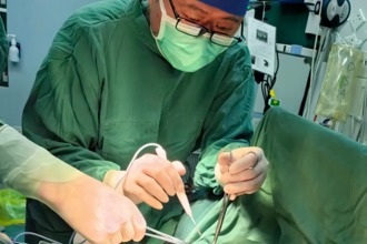 我院胸外科开展泰州首例胸腔镜辅助下漏斗胸矫正术